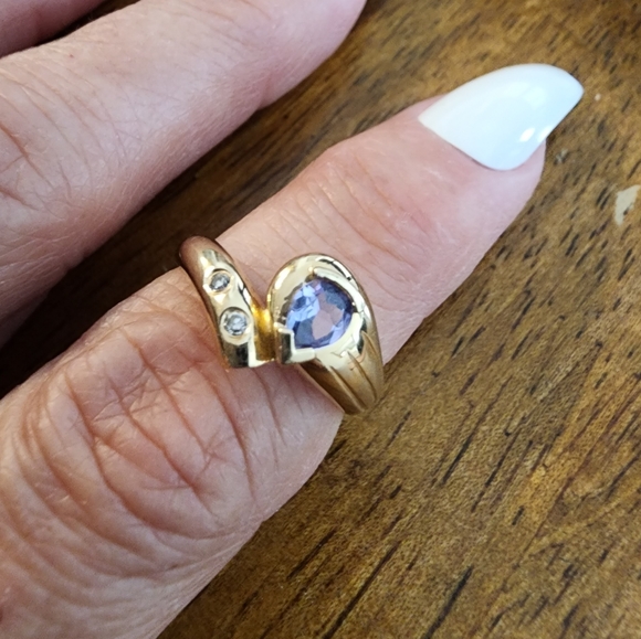 14kt Gold Tanzanite & Diamond Ring - Picture 6 of 8